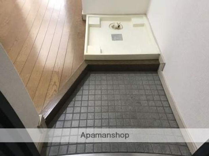 福岡県福岡市中央区六本松2丁目の賃貸マンションの玄関