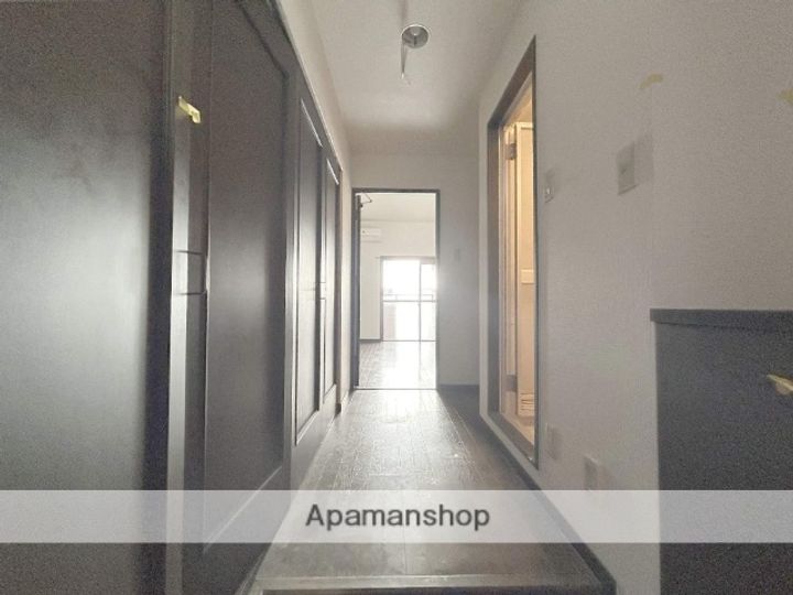 福岡県福岡市中央区荒戸2丁目の賃貸マンションの玄関