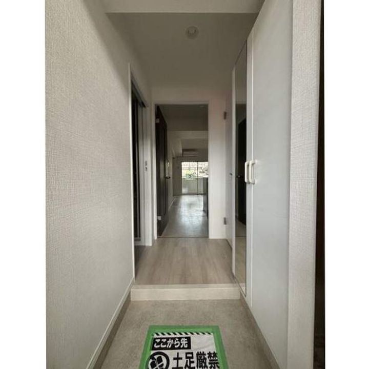 福岡県福岡市南区寺塚1丁目の賃貸マンションの玄関