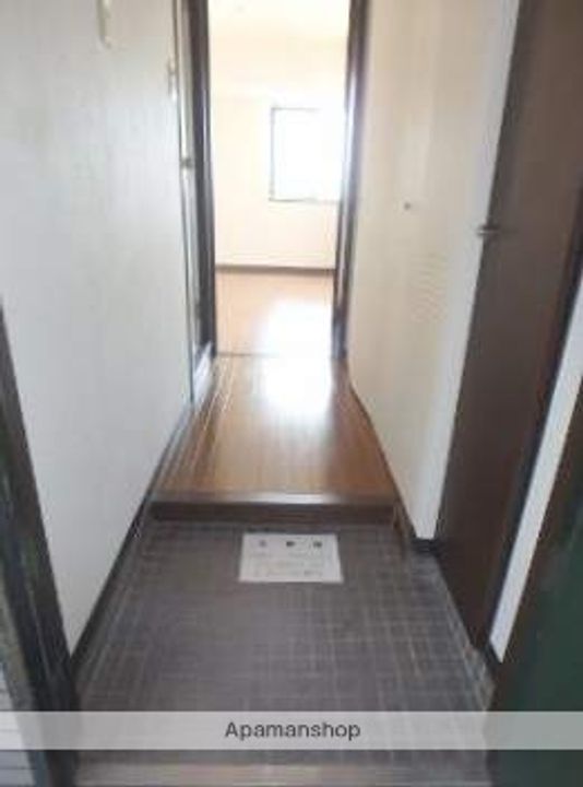 福岡県福岡市博多区堅粕4丁目の賃貸マンションの玄関