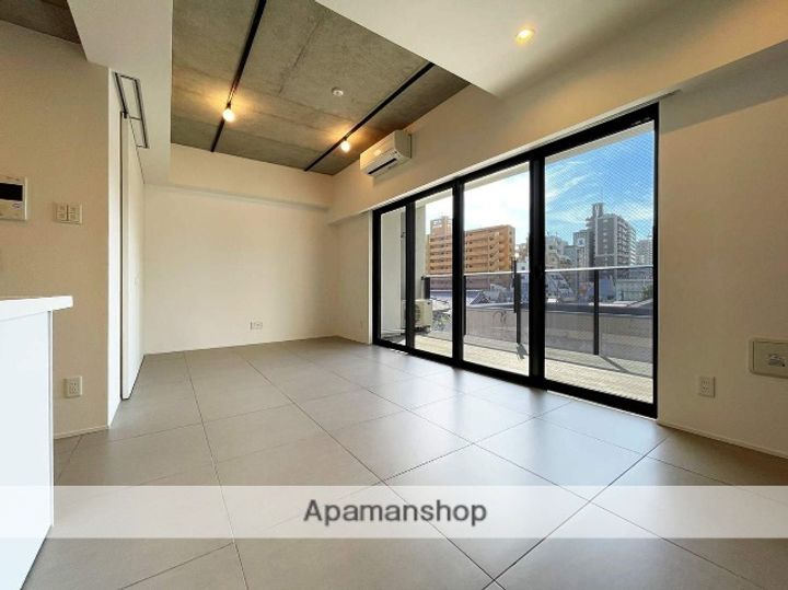 ナビールコート警固の居間