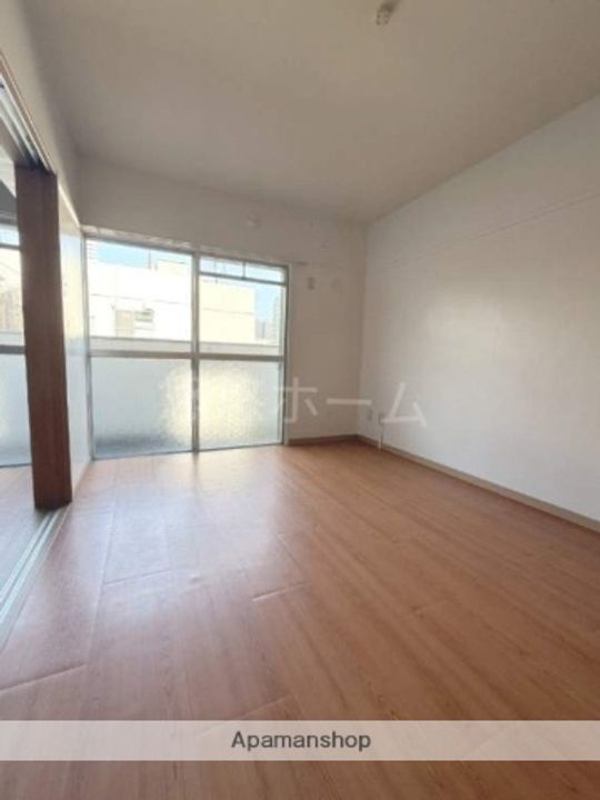 津村ビルの内装