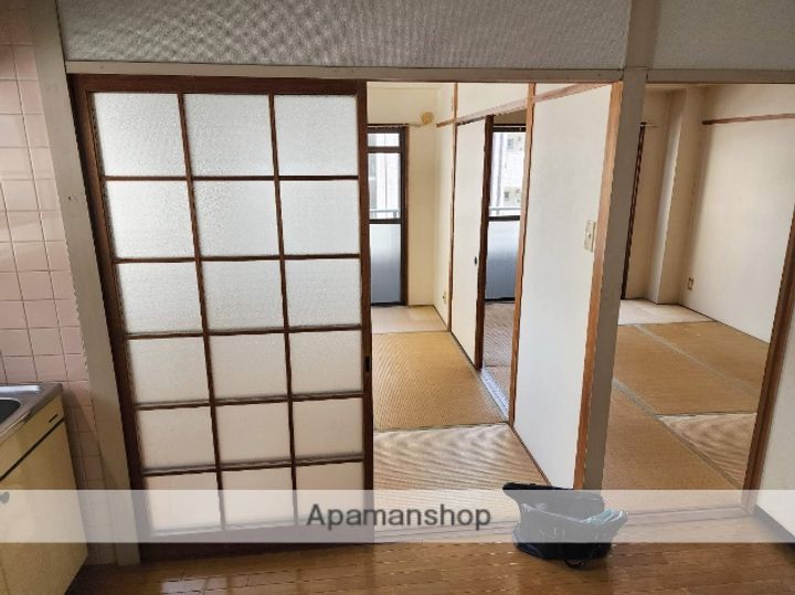 麻生ビルの居間