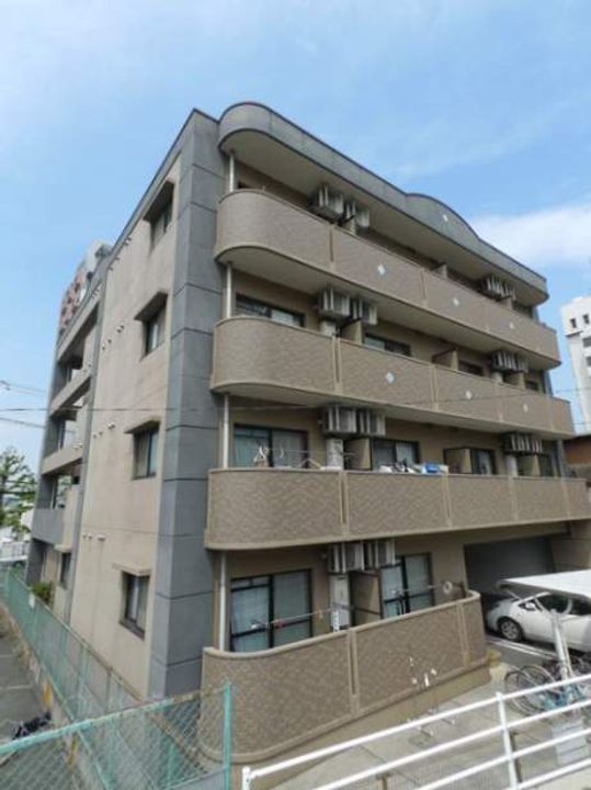 ホワイトバレー八幡駅前の外観