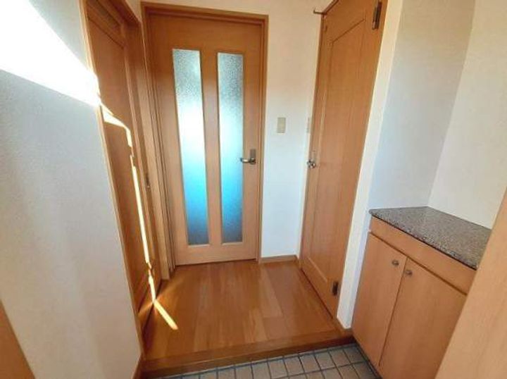 エス・テイト外園の玄関