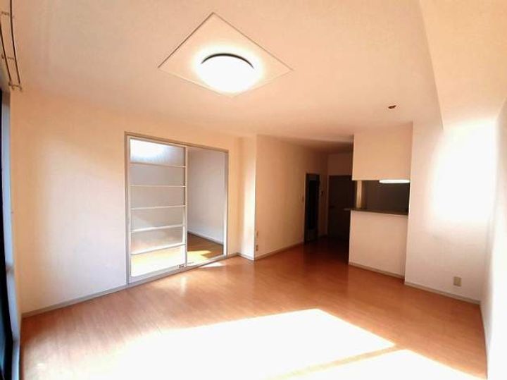 プレンティ嵐山 C棟の居間
