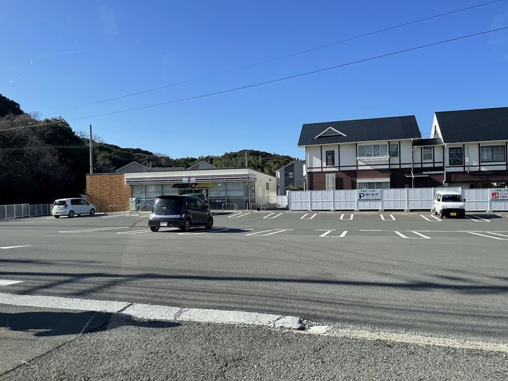 クレストールの周辺