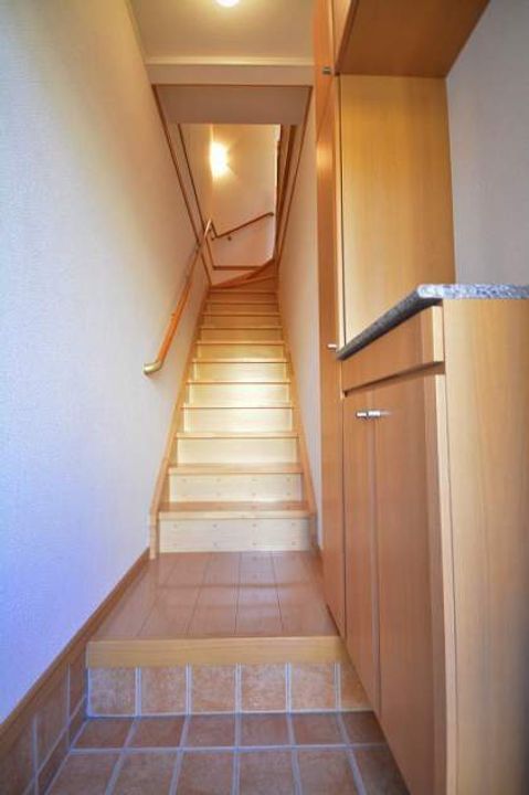 サンレミ葛原A棟の玄関