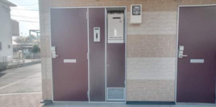 レオパレス水辺の里103の玄関