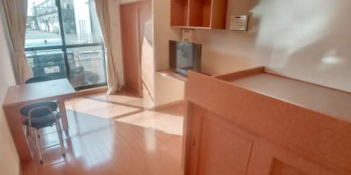 レオパレス水辺の里201の居間