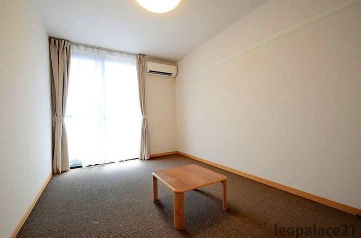 レオパレスK&JUNの居間