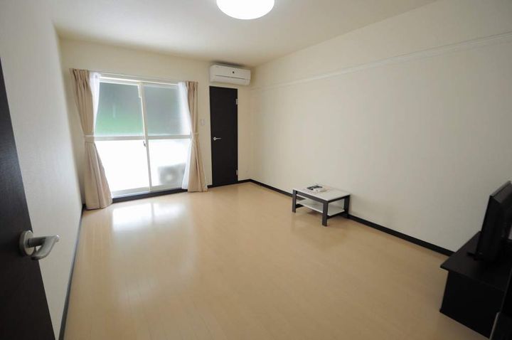 レオネクストKUZUHAの居間
