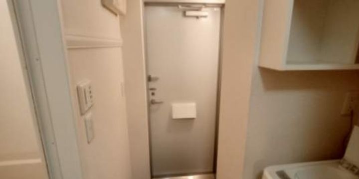 レオパレスMAUNAの玄関