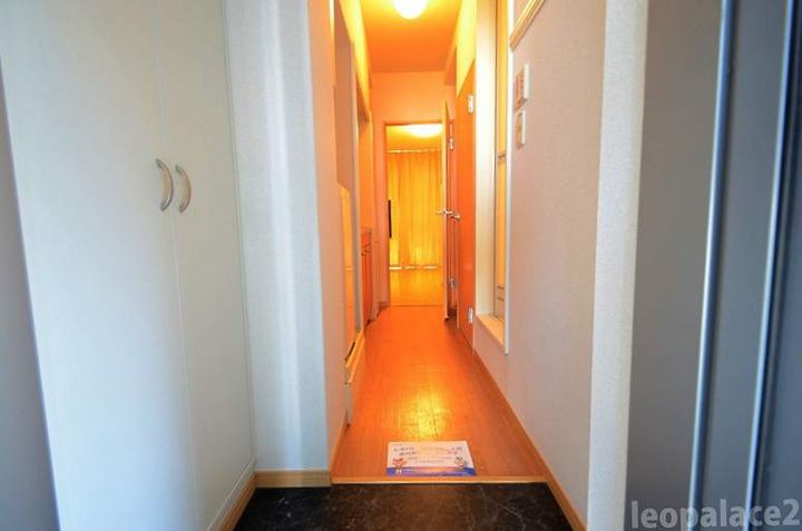 レオパレスリベロ黒崎の玄関