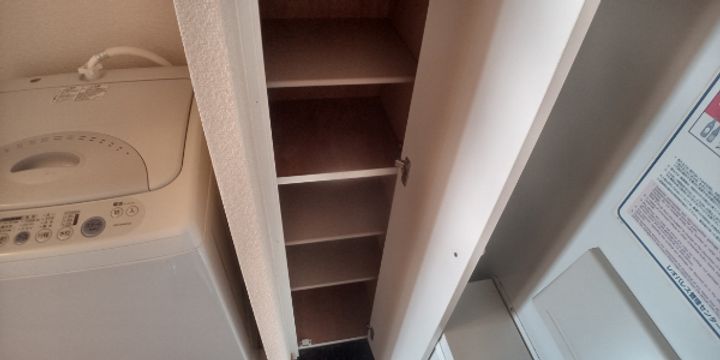 レオパレスMOREニ島109の玄関