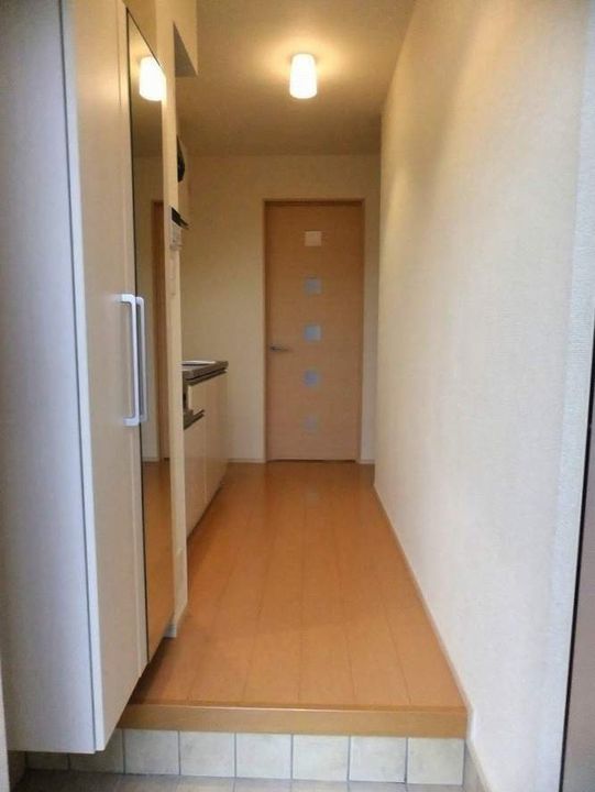 アンブラッセ Ⅱ101の玄関