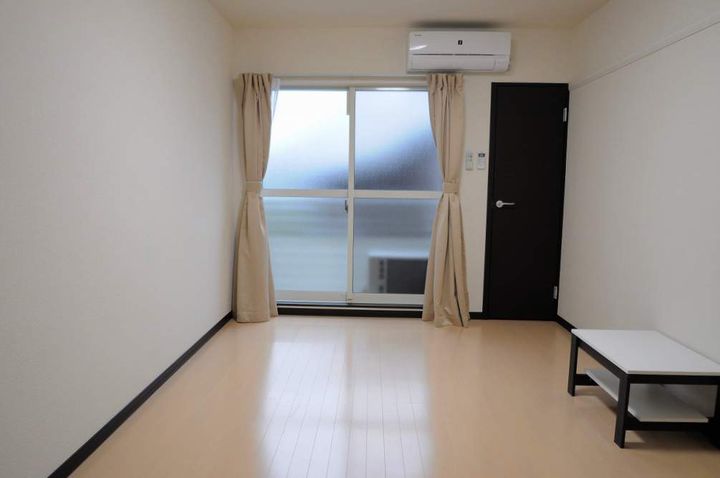 レオネクストローゼアム102の居間