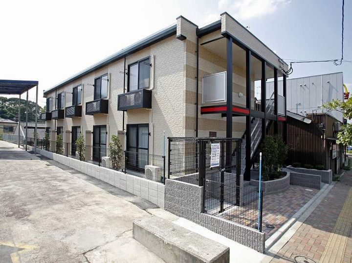 レオパレスアップヒル陣山205の外観