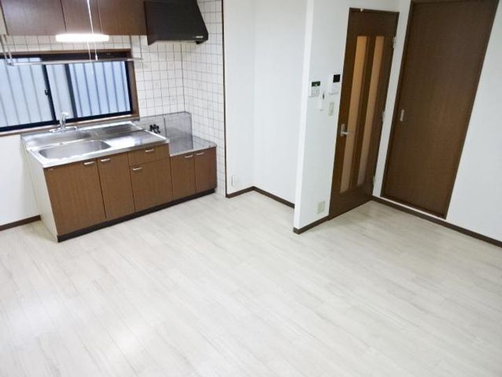 エトワール・HANDA壱番館106の居間