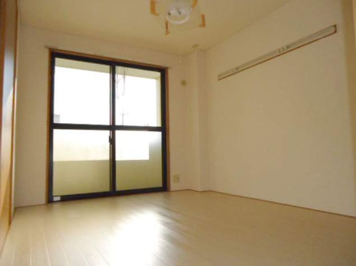 プライムガーデン203の居間