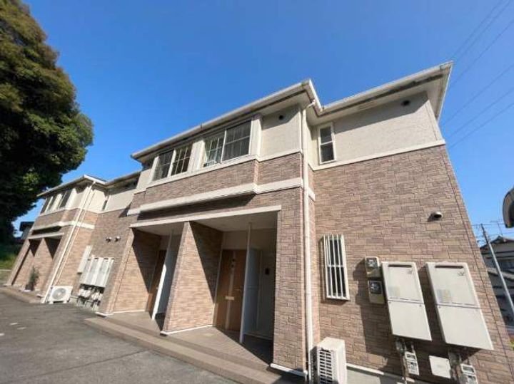 リバーヒルズNK102の玄関