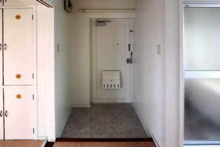 ビレッジハウス本城1号棟0203の玄関