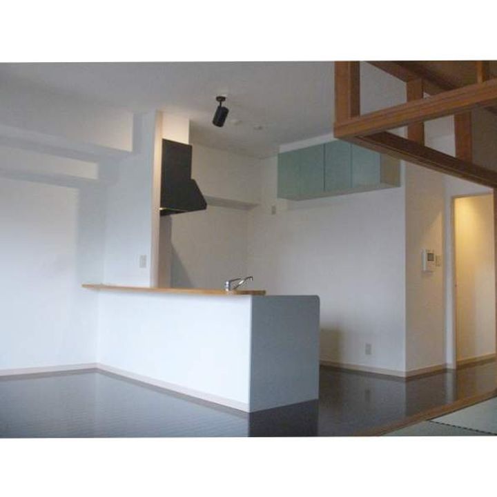 アヴァンセ陣原駅前406号室の居間