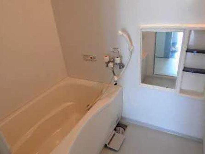 福岡県北九州市小倉南区中曽根東2丁目の賃貸アパートの風呂