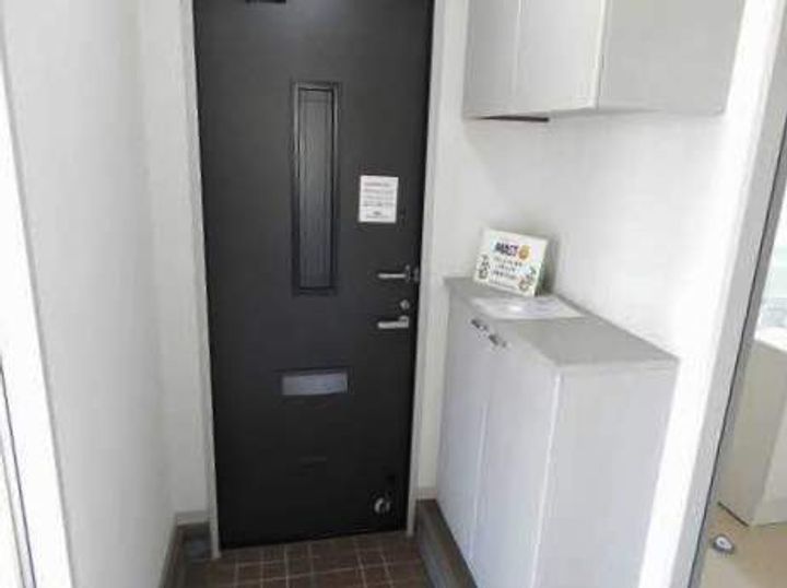 福岡県北九州市小倉南区中曽根東2丁目の賃貸アパートの玄関