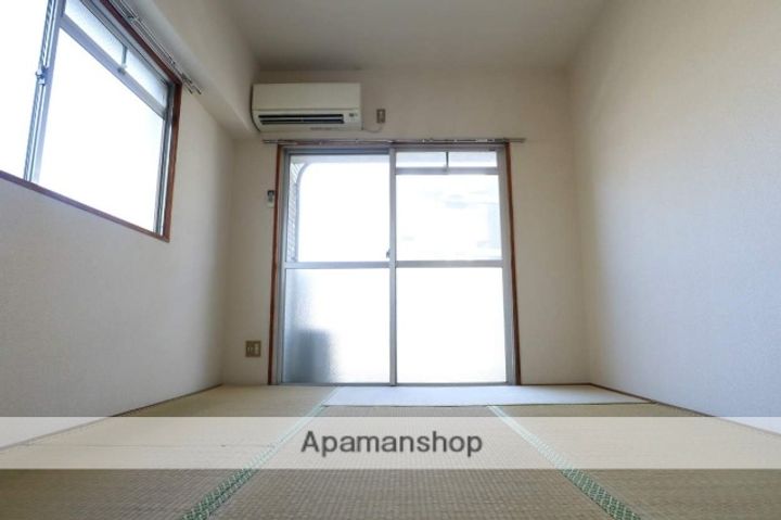 プレアール初音の居間