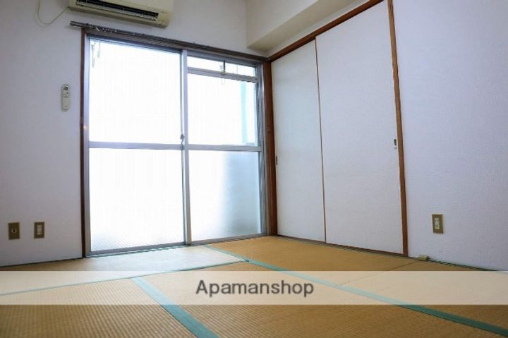 シャトレ川淵の居間