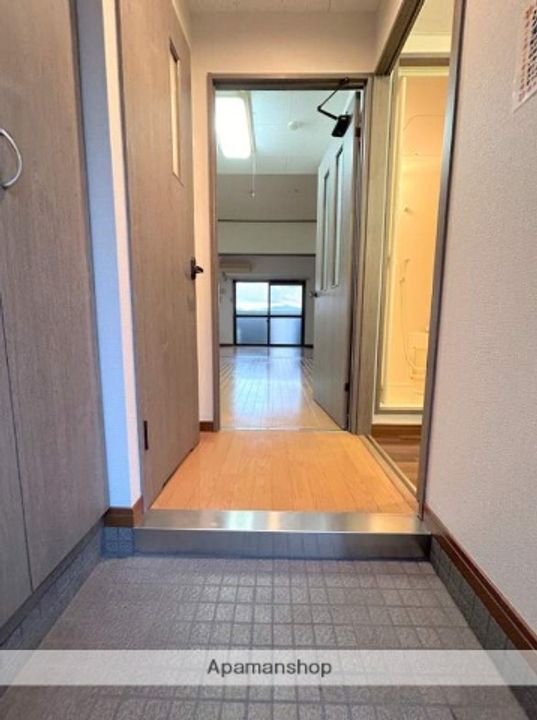 福岡県北九州市小倉南区北方4丁目の賃貸マンションの玄関