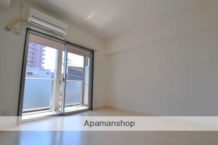 福岡県北九州市小倉南区下曽根4丁目の賃貸マンションの居間