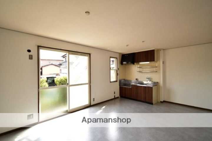 福岡県北九州市小倉南区徳力新町1丁目の賃貸アパートの居間