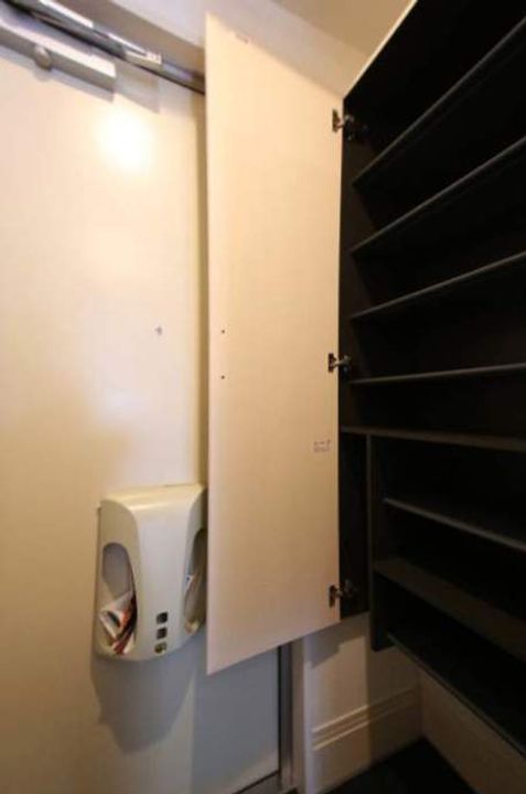 ファミールヴィラ B棟の玄関