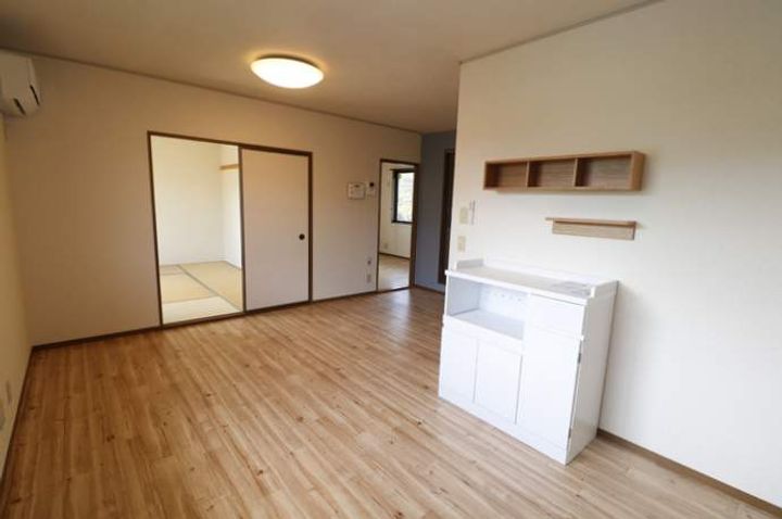 セジュール彩 D棟の居間