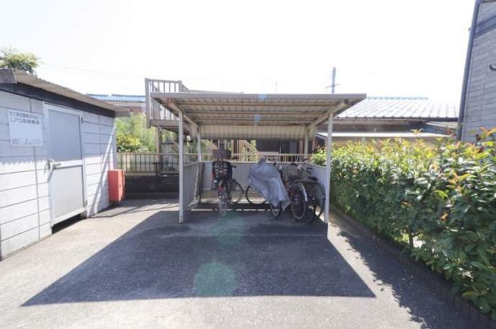 パストラル湯川A棟の外観