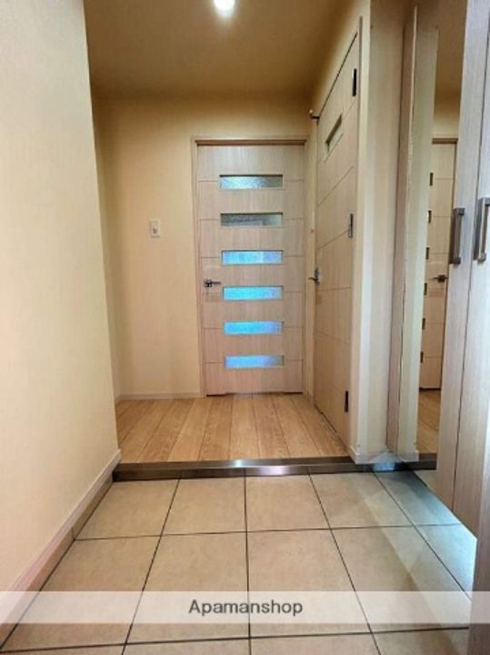 福岡県北九州市門司区西海岸2丁目の賃貸マンションの玄関