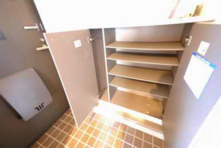 福岡県北九州市小倉南区田原3丁目の賃貸アパート102の玄関