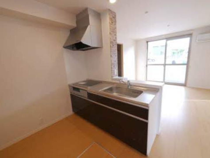 福岡県北九州市若松区ひびきの南2丁目の賃貸アパートのキッチン