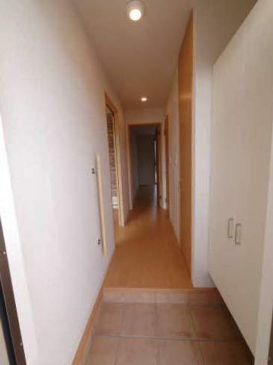 福岡県北九州市若松区ひびきの南2丁目の賃貸アパートの玄関