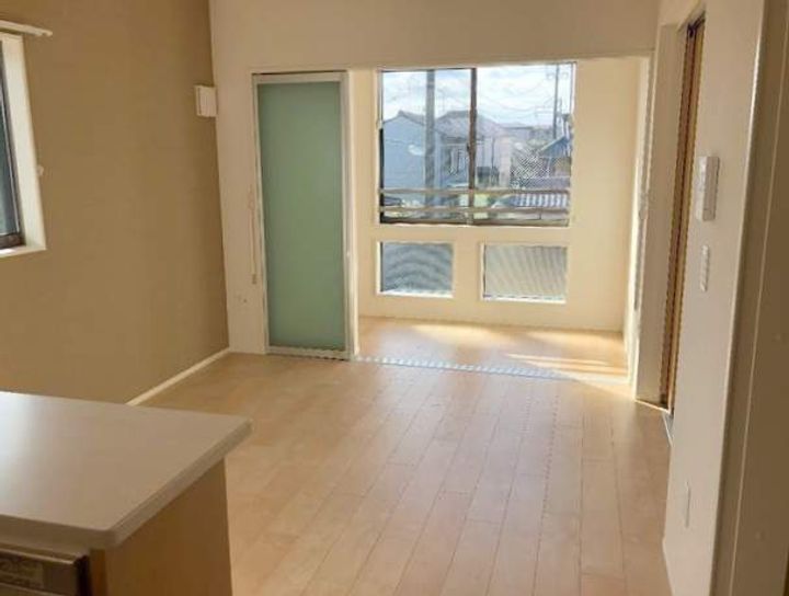 八幡西区東鳴水四丁目新築アパートの居間