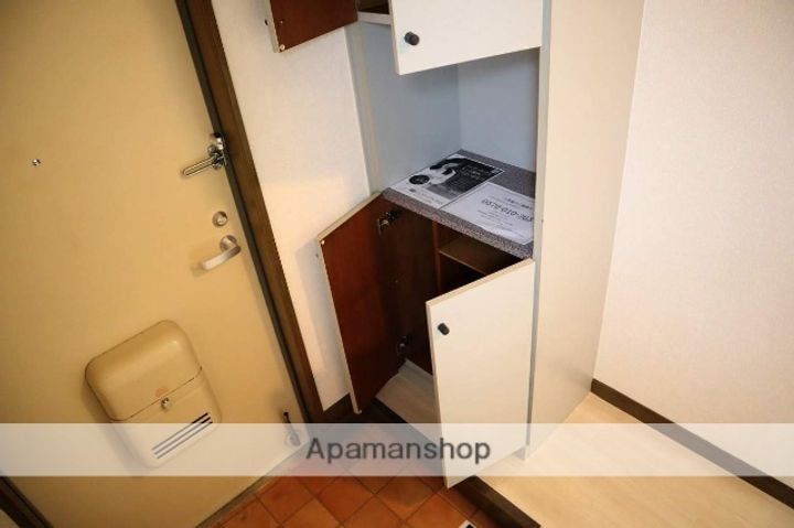 パンシオン カリネ B棟の玄関