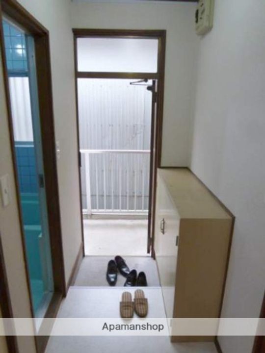 福岡県大野城市栄町1丁目の賃貸アパートの玄関