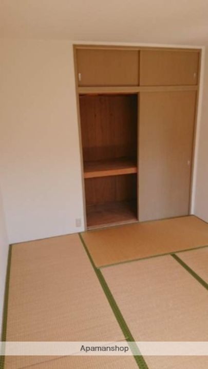 サンガーデン三条A〜C棟(全室角部屋)の玄関