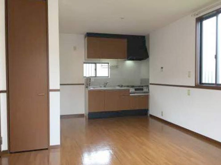 アイリス南山手 A棟の居間