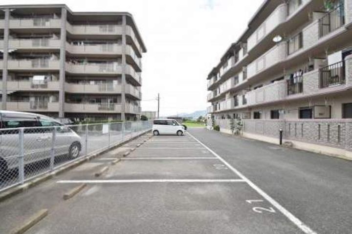 RESIAS CHIKUSHINO BLDG.の外観