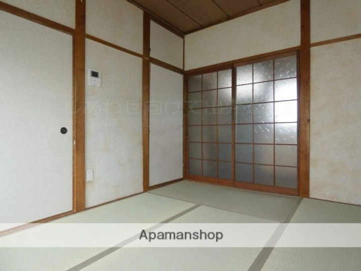 明玉荘の居間