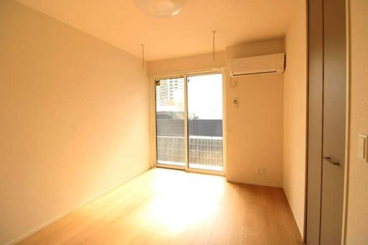 トリシア 東大利の居間