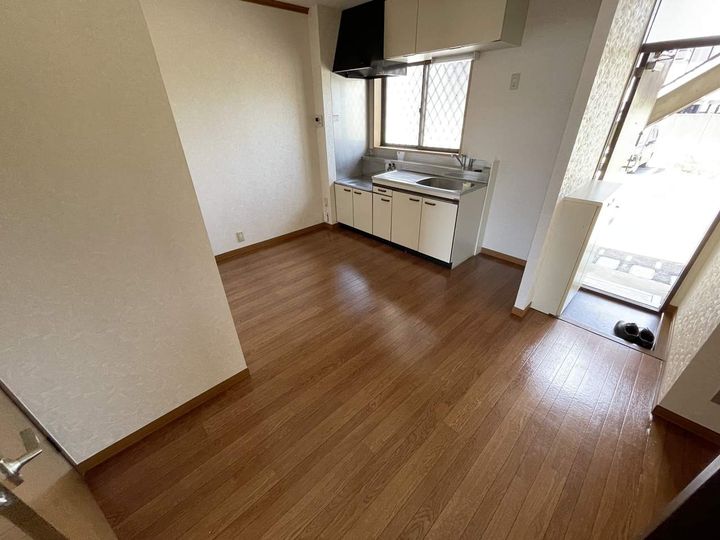 山ノ井弐番館107の居間